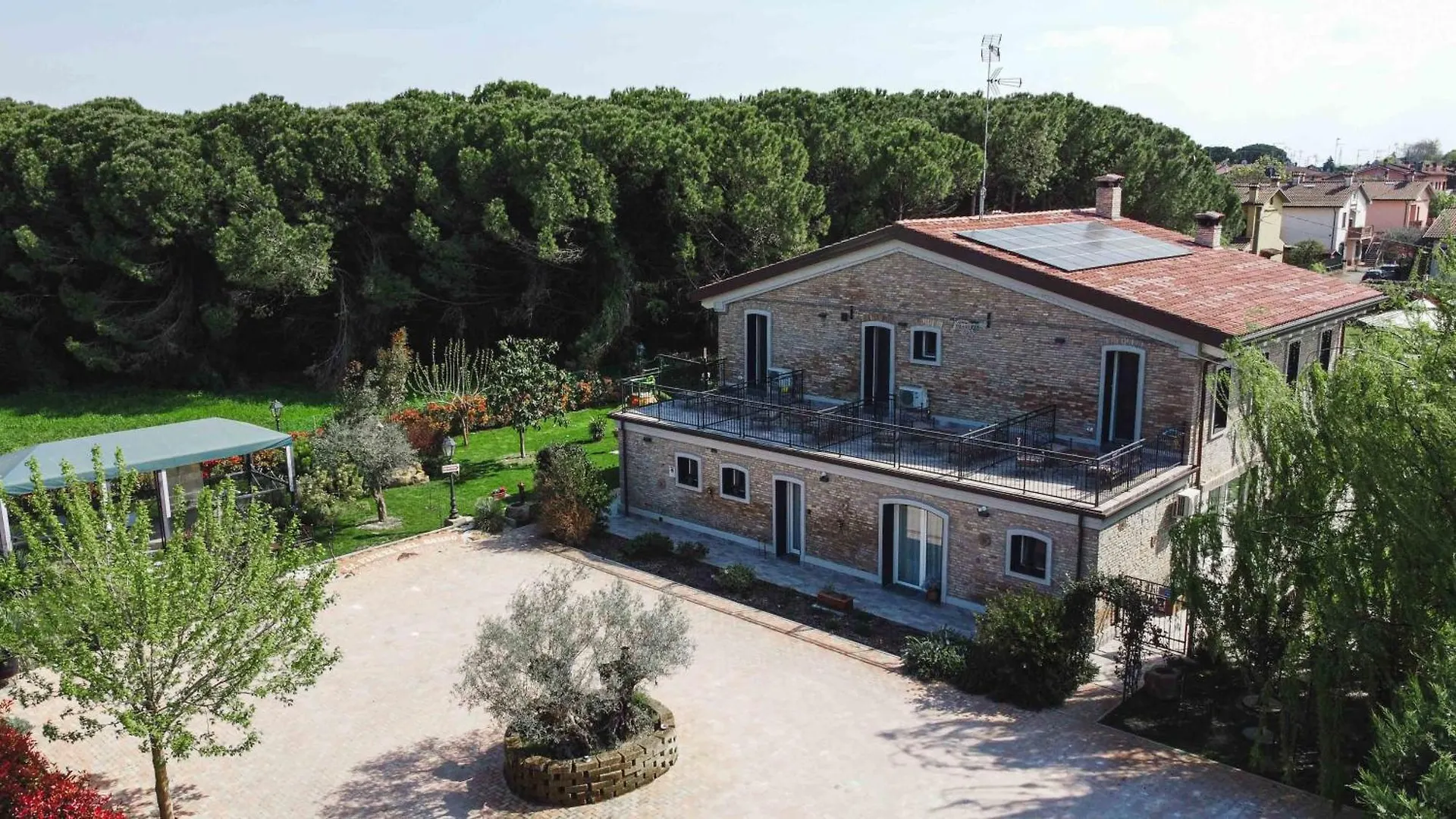 Bed and Breakfast La Pineta Nel Borgo Rávena